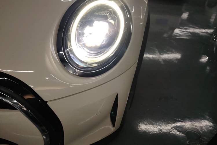 Used  MINI 2022 Updated 1.5T COOPER Artist Five-Door Edition
