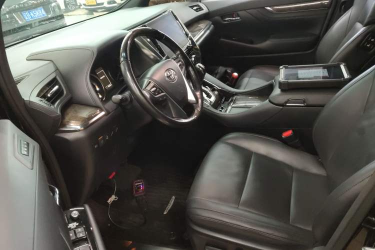 Used Toyota Vellfire 2021 Crown Dual-Engine 2.5L HV Prestige Edition
