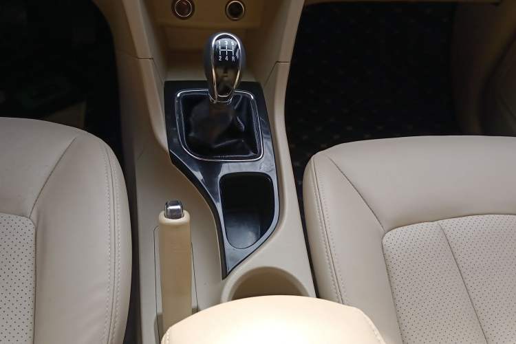 Used Baojun 730 2016 1.5L Manual Comfort Version 7 Seats China V Emission Standard
