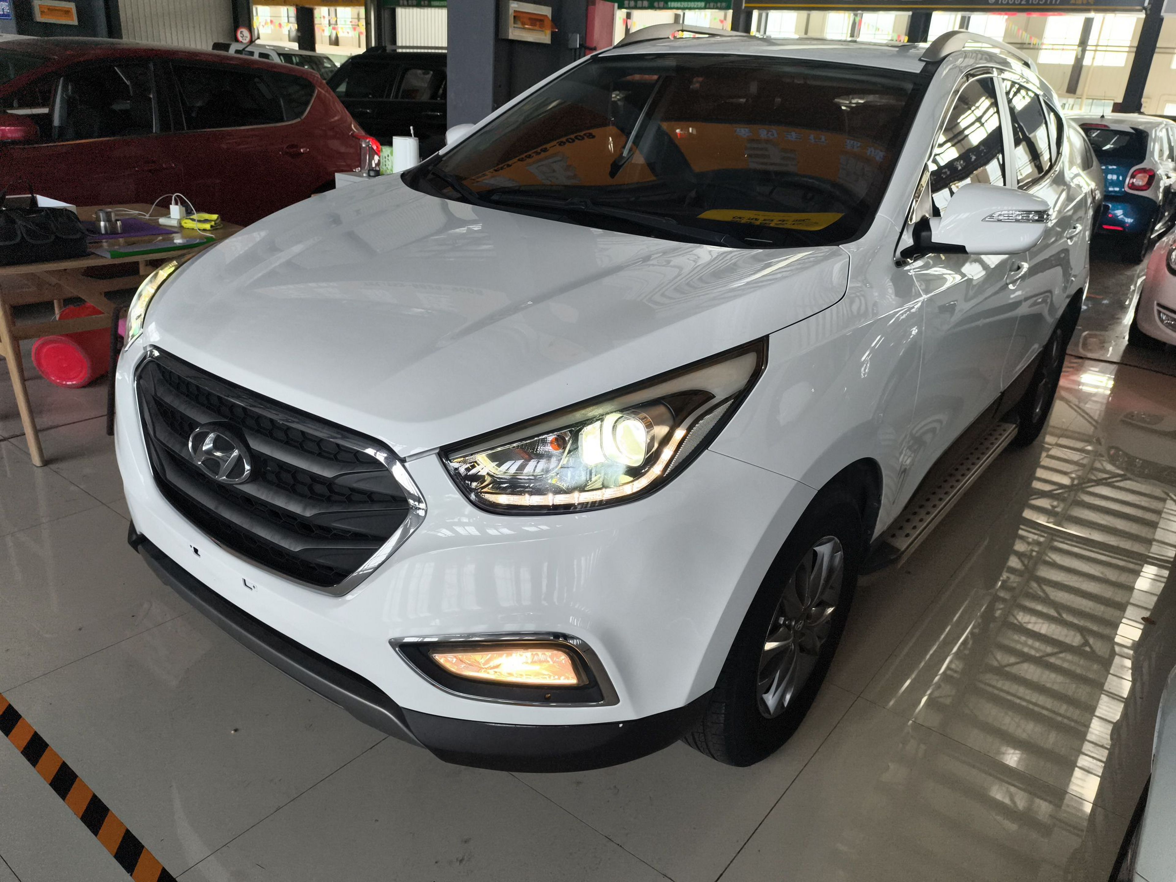 Под передней частью автомобиля