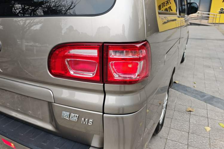 Used FORTHING Lingzhi 2022 M5 1.6L Practical Model 5 Seats