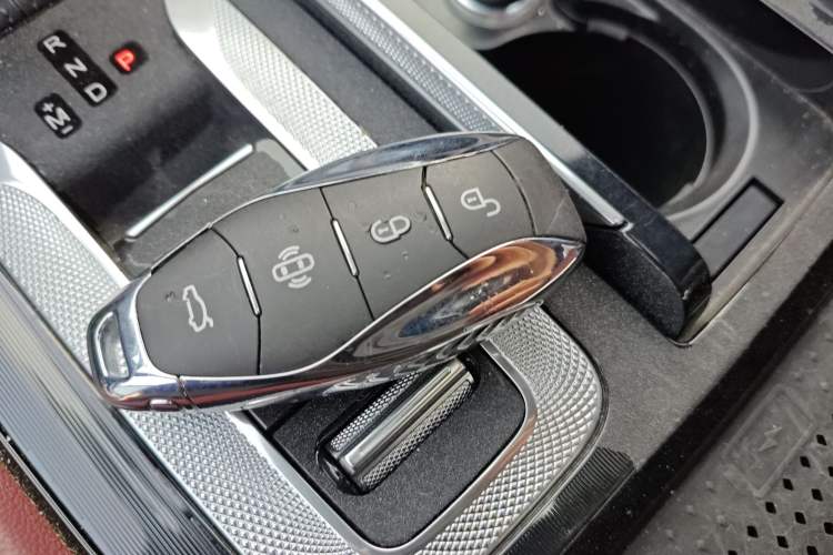 Used Hongqi H5 2025 2.0T Automatic Xuan Ying Edition