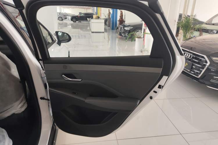 Used BYD Qin PLUS 2025 DM-i Smart Drive 55KM Leading Model
