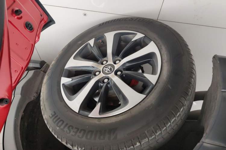 Used Toyota RAV4 2016 2.0L CVT Two-Wheel Drive Fashion Edition China V Standard
