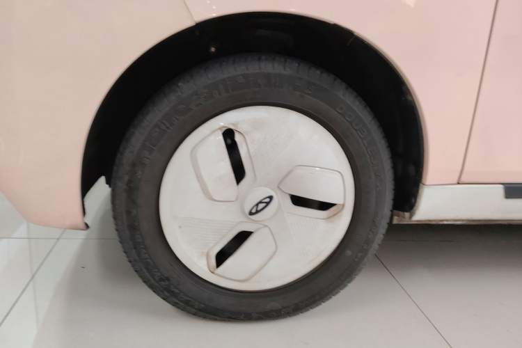 Used Chery QQ Ice Cream 2022 170km Sundae Phosphate Lithium-Ion
