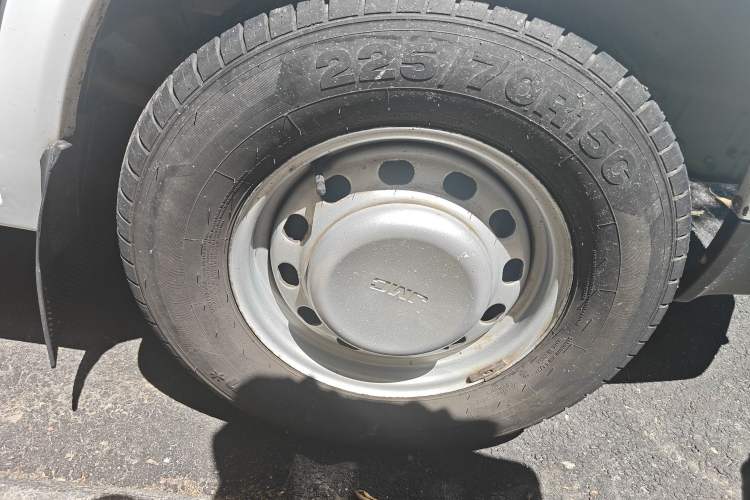 Used JMC Transit 2019 2.8T Commercial Version Long Wheelbase Mid-Roof 6-Seater Rear Single Tire China VI Emission Standard – JX493
