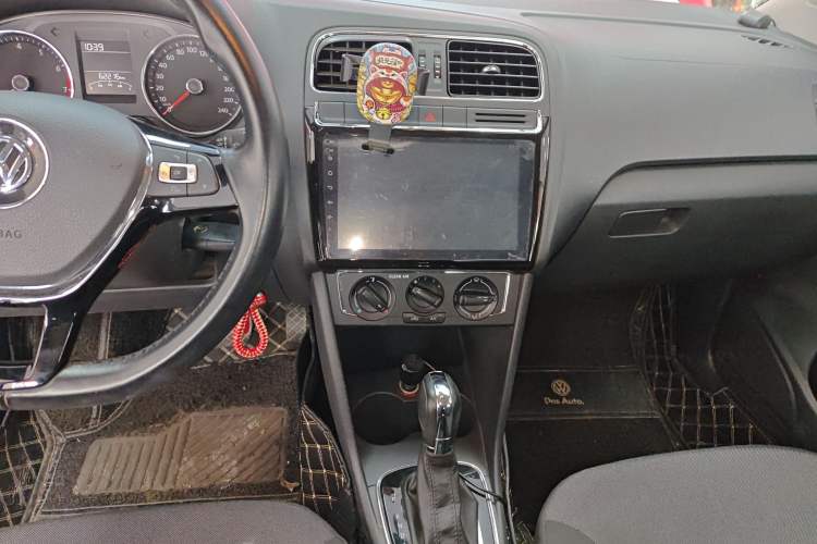 Used Volkswagen Polo 2016 1.6L Automatic Comfort Model
