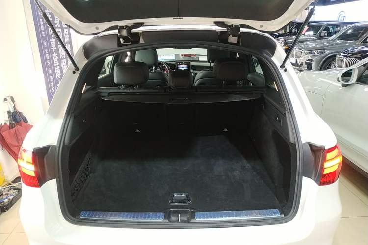 Used Mercedes-Benz GLC 2017 GLC 260 4MATIC Luxury Model
