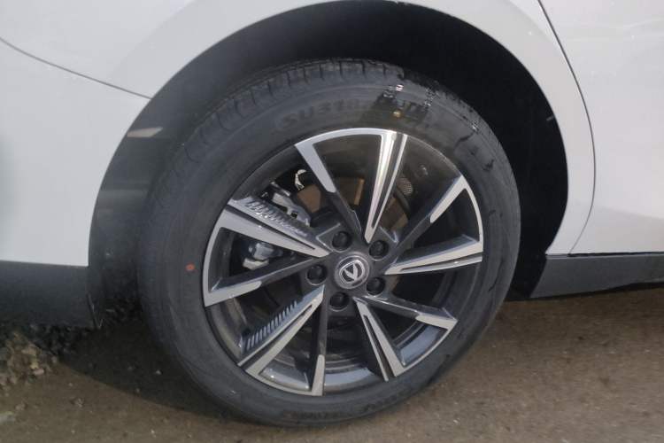 Used Changan Eado 2025 Blue Whale 1.5T 500Bar Prestige Model
