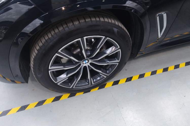 Used BMW X5 2022 Restyled xDrive 30Li Luxury Version M Sport Package
