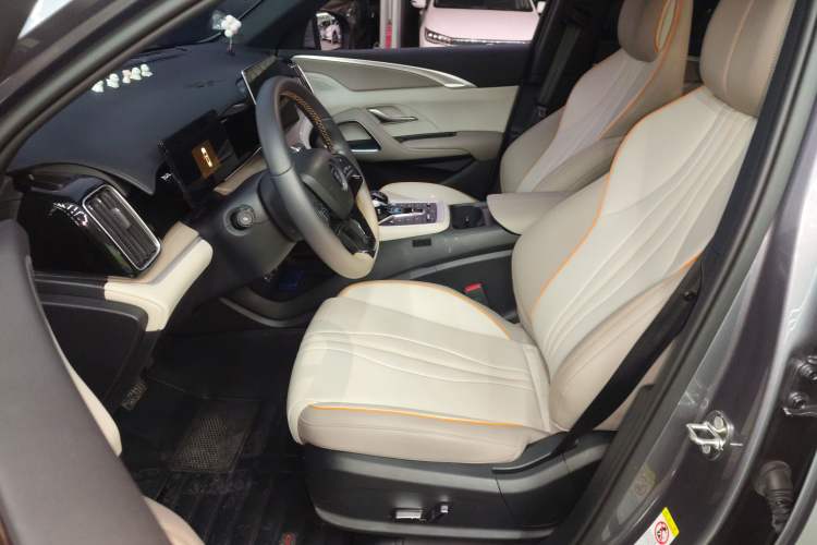 Used BYD Song Pro New Energy 2023 Champion Edition DM-i 71KM Navigation Model
