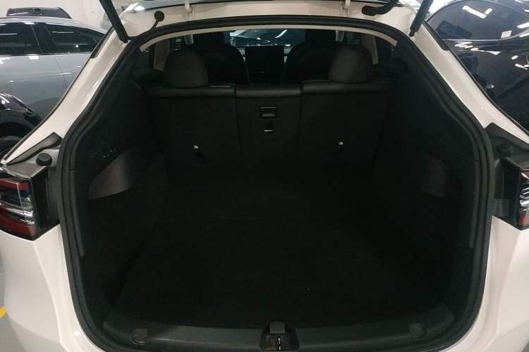 Used Tesla Model Y 2021 Long-Range All-Wheel-Drive Version
