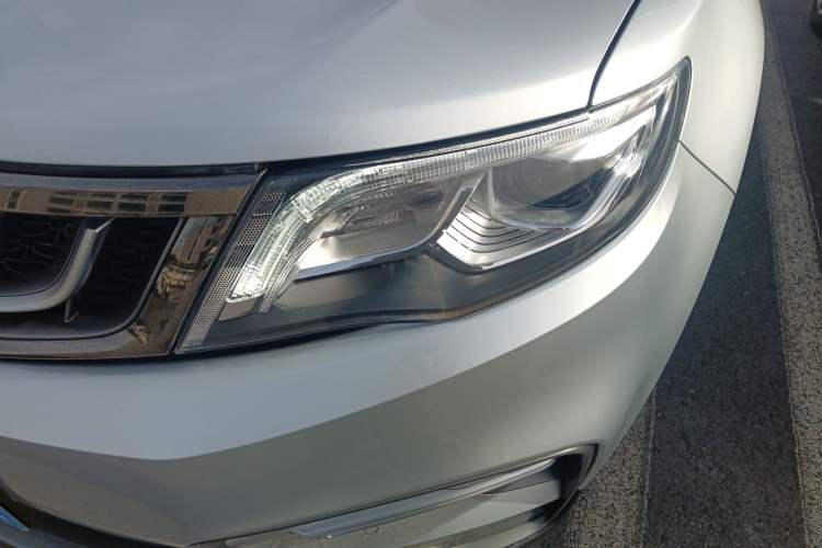 Used Geely Auto Emgrand X7 Sport 2020 1.8TD DCT Two-Wheel Drive Smart Connect 4G-Enabled Version
