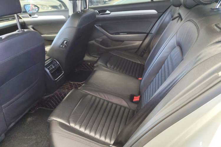 Used Volkswagen Magotan 2018 330TSI DSG Advanced Model
