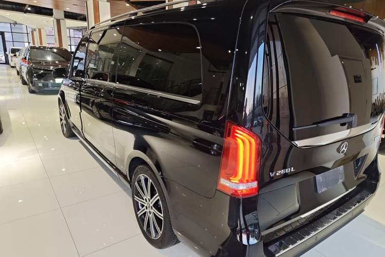 Used Mercedes-Benz V-Class 2022 V 260 L Long-wheelbase Luxury Edition