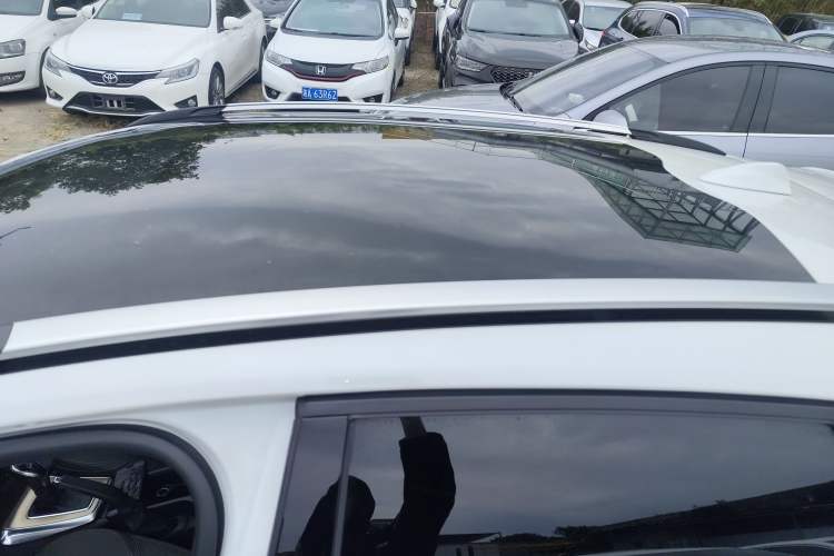 Used Volvo V40 2014 Cross Country 2.0T Zhiyi Edition
