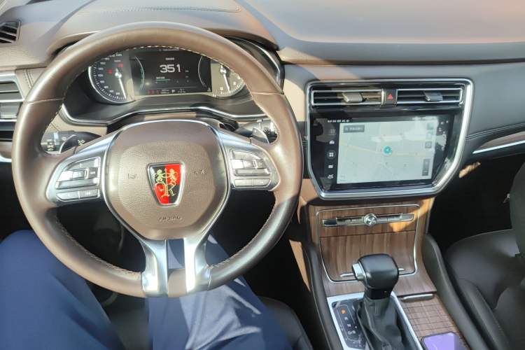 Used Roewe RX8 2019 30T Smart Connectivity Two-Wheel Drive Supreme Flagship Edition
