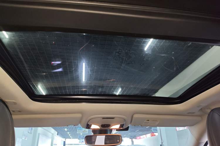 Used  Cherokee 2019 2.0T Two-Wheel Drive Smart Enjoyment Version China V
