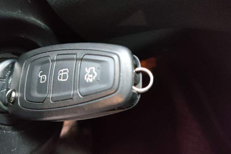 Used Ford Focus 2012 Sedan 1.6L Manual Fashion Edition
