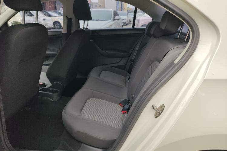 Used Volkswagen Santana 2016 1.6L Manual Fashion Edition
