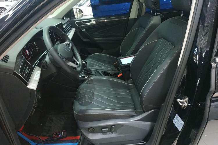 Used Volkswagen Tiguan L 2024 330TSI Automatic Two-Wheel Drive R-Line Enhanced Edition
