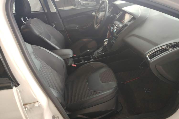 Used Ford Focus 2015 Hatchback 1.6L Automatic Fashion Edition
