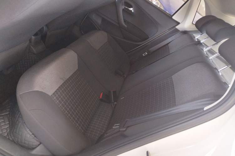 Used Volkswagen Polo 2016 1.6L manual Comfort trim level