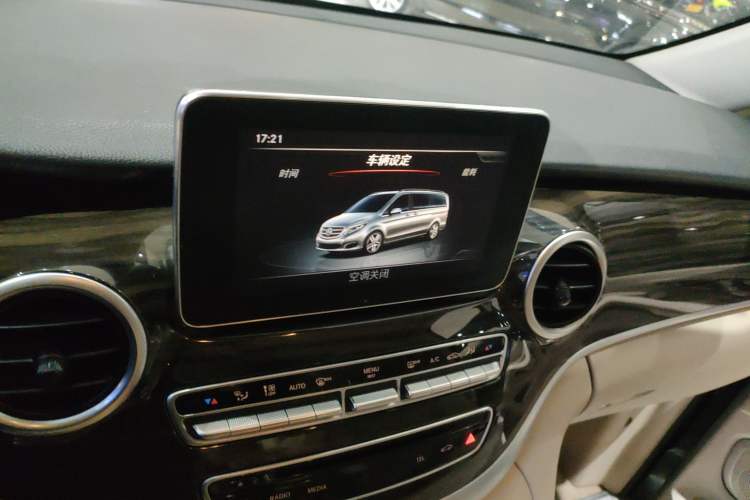 Used Mercedes-Benz V-Class 2018 V 260 Avantgarde Edition China VI
