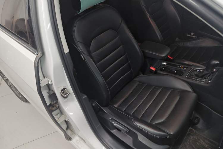 Used Volkswagen Golf 2016 230TSI Automatic Luxury Version
