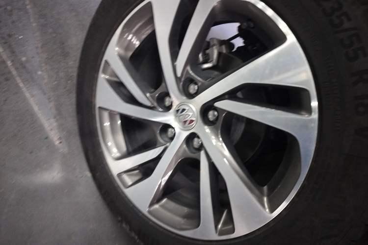 Used Buick Envision 2022 Encore S 552T Two-Wheel-Drive Luxury Model
