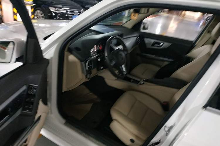 Used Mercedes-Benz GLK-Class 2013 GLK 300 4MATIC Dynamic Sunroof Model
