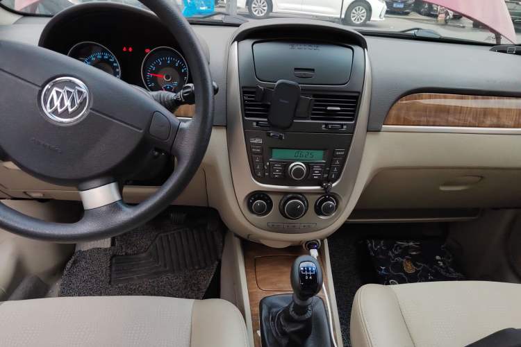 Used Buick Excelle 2015 1.5L Manual Classic Trim
