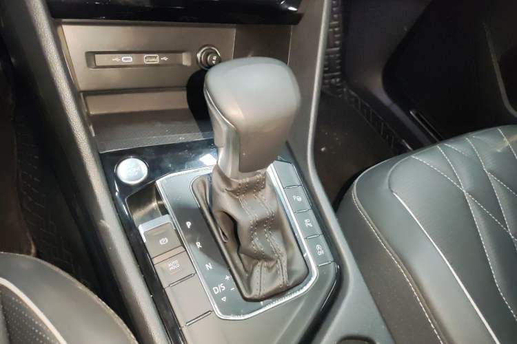 Used Volkswagen Tiguan L 2023 Restyled 330TSI Automatic Two-Wheel Drive R-Line Enhanced Comfort Version