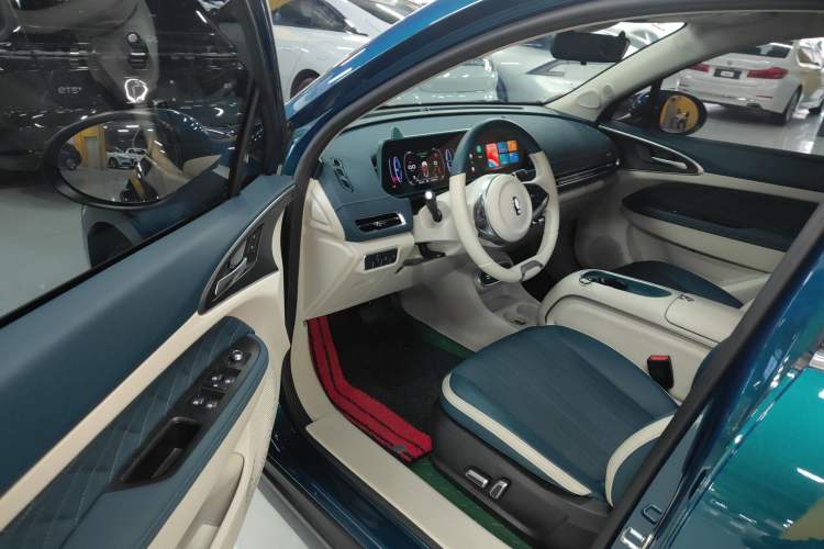 Used ORA Good Cat 2023 401 km Standard Range Luxury Version Lithium Iron Phosphate
