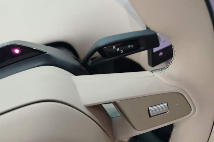 Used  YU7 2025 Ultra-Long Range High-Performance All-Wheel-Drive Max Edition
