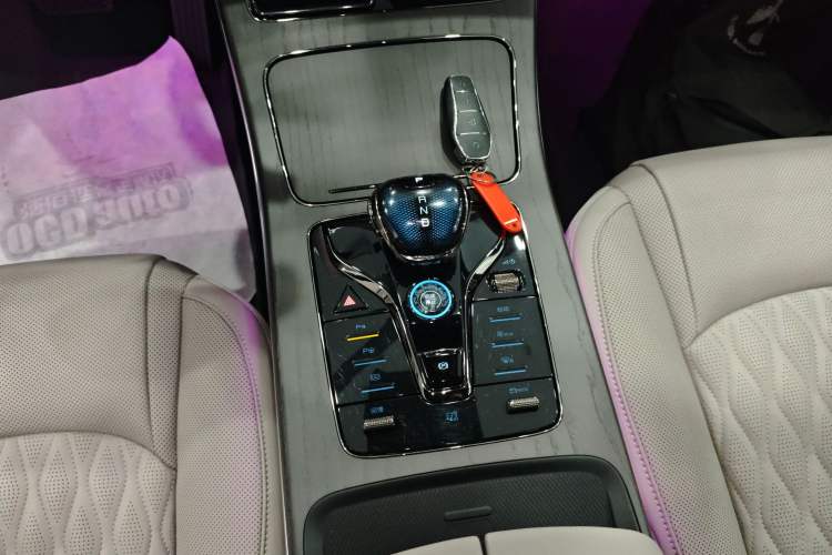 Used BYD Han 2025 EV with 701 km of Laser Radar-Enabled Intelligent Driving