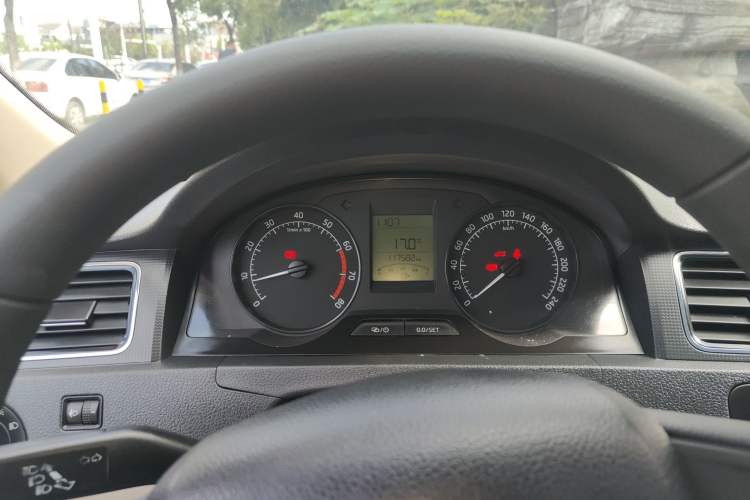 Used Skoda Rapid 2013 1.6L Manual Smart Selection Model
