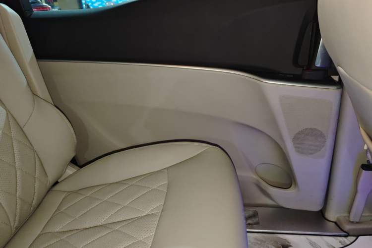 Used Buick GL8 2022 Land Cruiser Executive Class 652T Comfort Model
