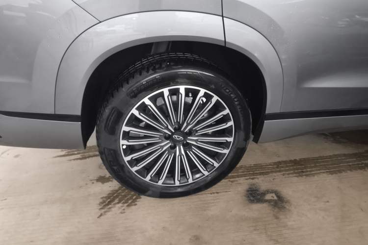 Used Chery Tiggo 9 C-DM 2025 1.5T 106KM Ultra-Comfort Edition 5 Seats Lithium-NMC
