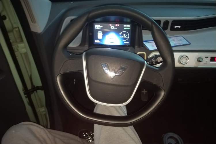 Used Wuling Hongguang MINIEV 2022 Macaron Premium Model – Lithium Ternary Battery
