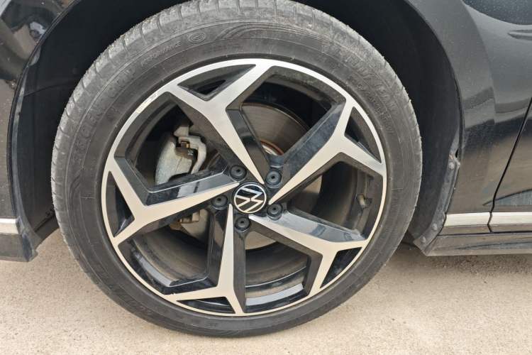 Used Volkswagen Magotan 2023 2 Million Units Limited Edition 330TSI DSG Leading Version
