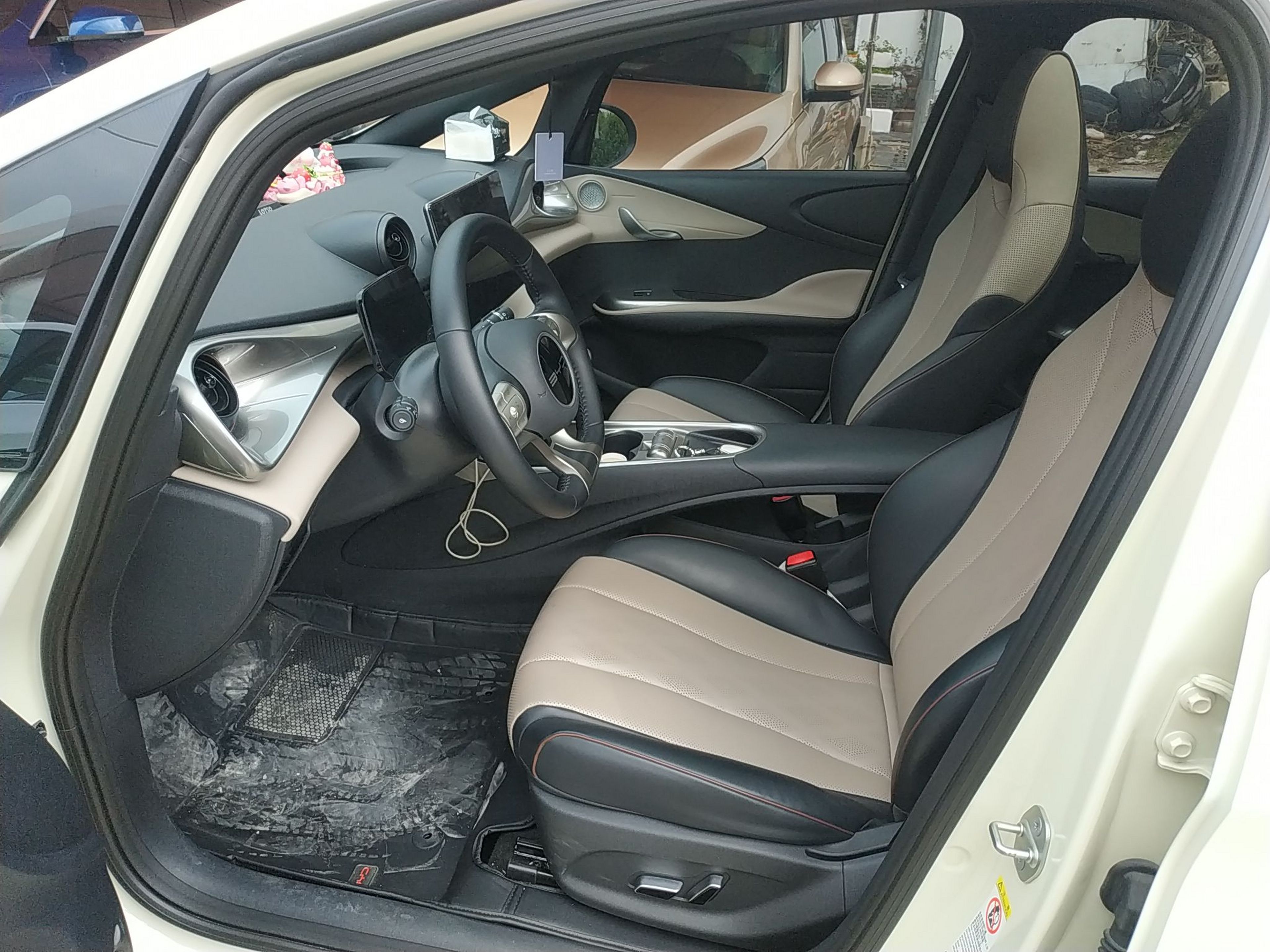 Переднее сиденье в автомобиле