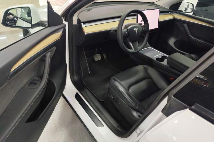 Used Tesla Model Y 2021 Long-Range All-Wheel-Drive Version