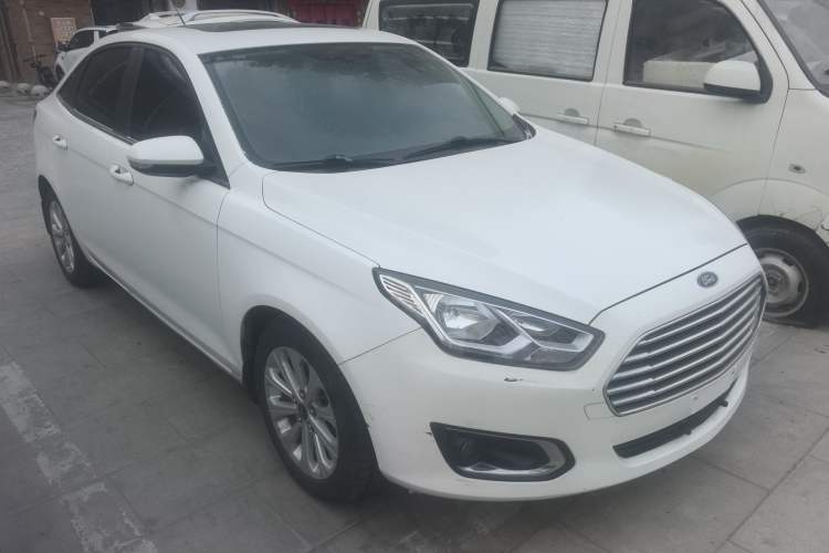 Used Ford Escort 2015 1.5L Automatic Fashion Model
