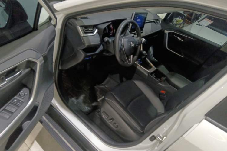 Used Toyota RAV4 2021 2.0L CVT Two-Wheel Drive Fashion PLUS Edition
