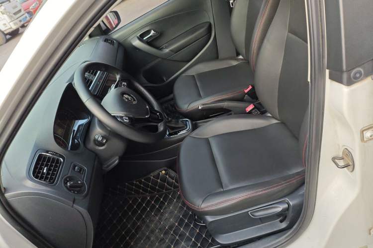 Used Volkswagen Polo 2016 1.6L Automatic Comfort Model