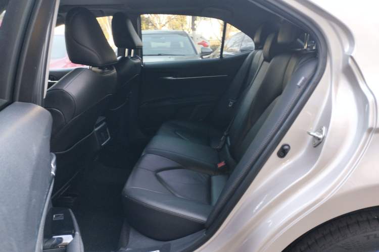 Used Toyota Camry 2021 2.0G Luxury Edition
