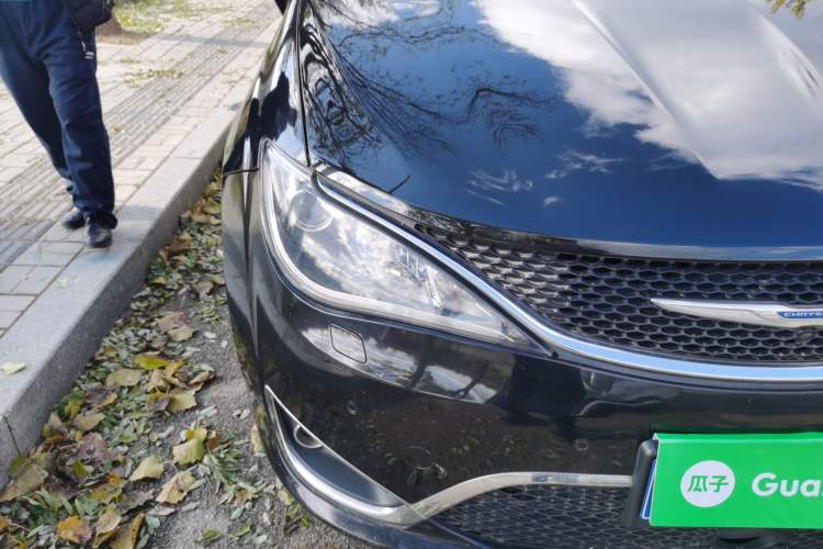 Used Chrysler Grand Voyager 2017 3.6L Premium Edition
