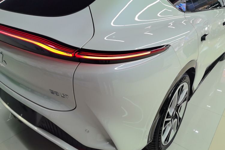 Used  LS7 2023 100kWh Lux Rear-Drive Version