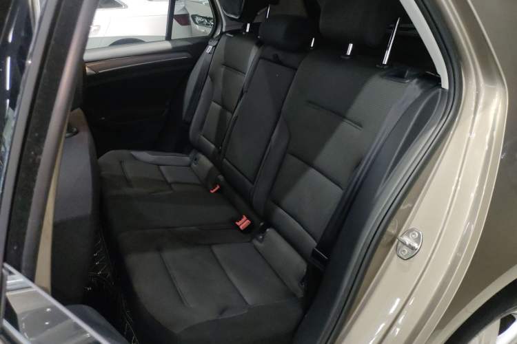 Used Volkswagen Golf 2016 230TSI Automatic Comfort Version
